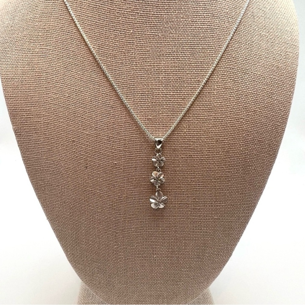 .925 Sterling Silver Plumerias Necklace with Cz Accents - Picture 5 of 13